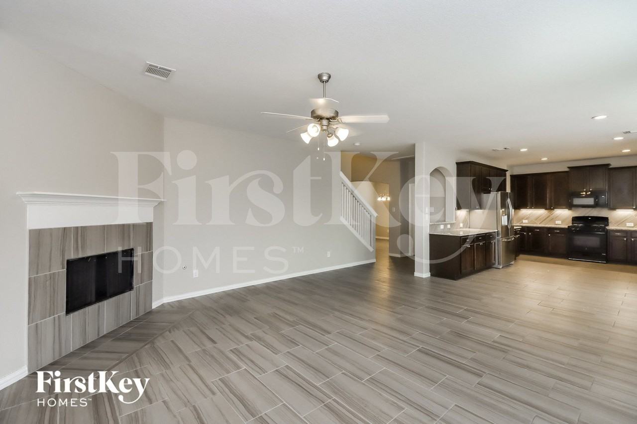 10107 Stone Brair Dr - Photo 4 of 15
