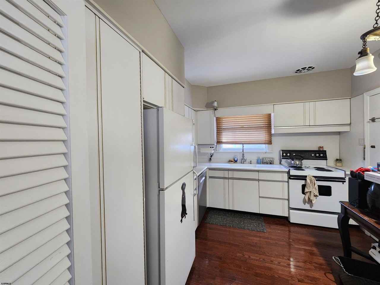 20 20 S Marion Ave #A - Photo 3 of 9