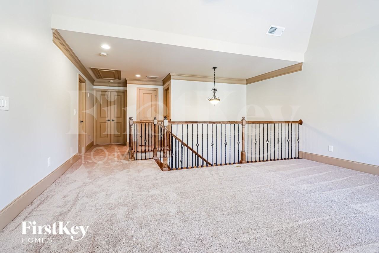 94 Silvertop Dr - Photo 7 of 15