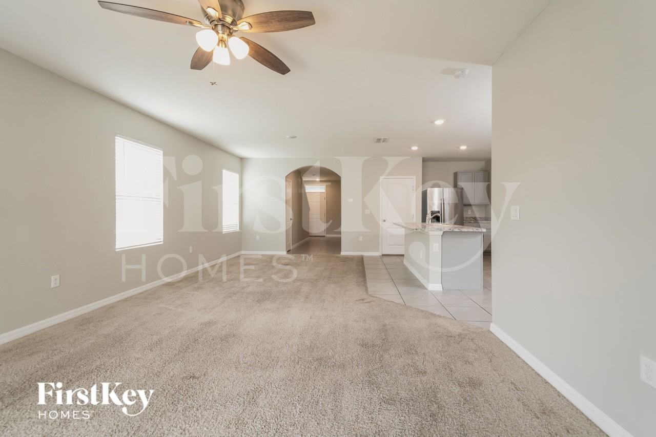 1055 Andean Ln - Photo 3 of 19