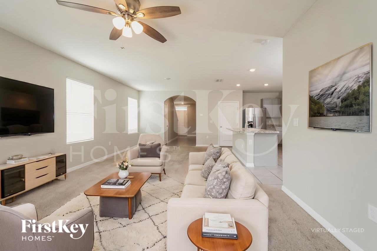 1055 Andean Ln - Photo 4 of 19