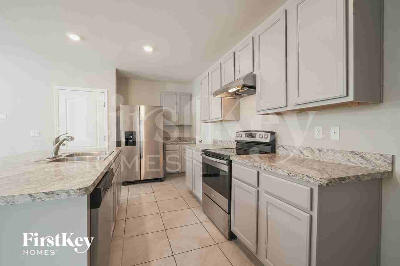 1055 Andean Ln - Photo 6 of 19