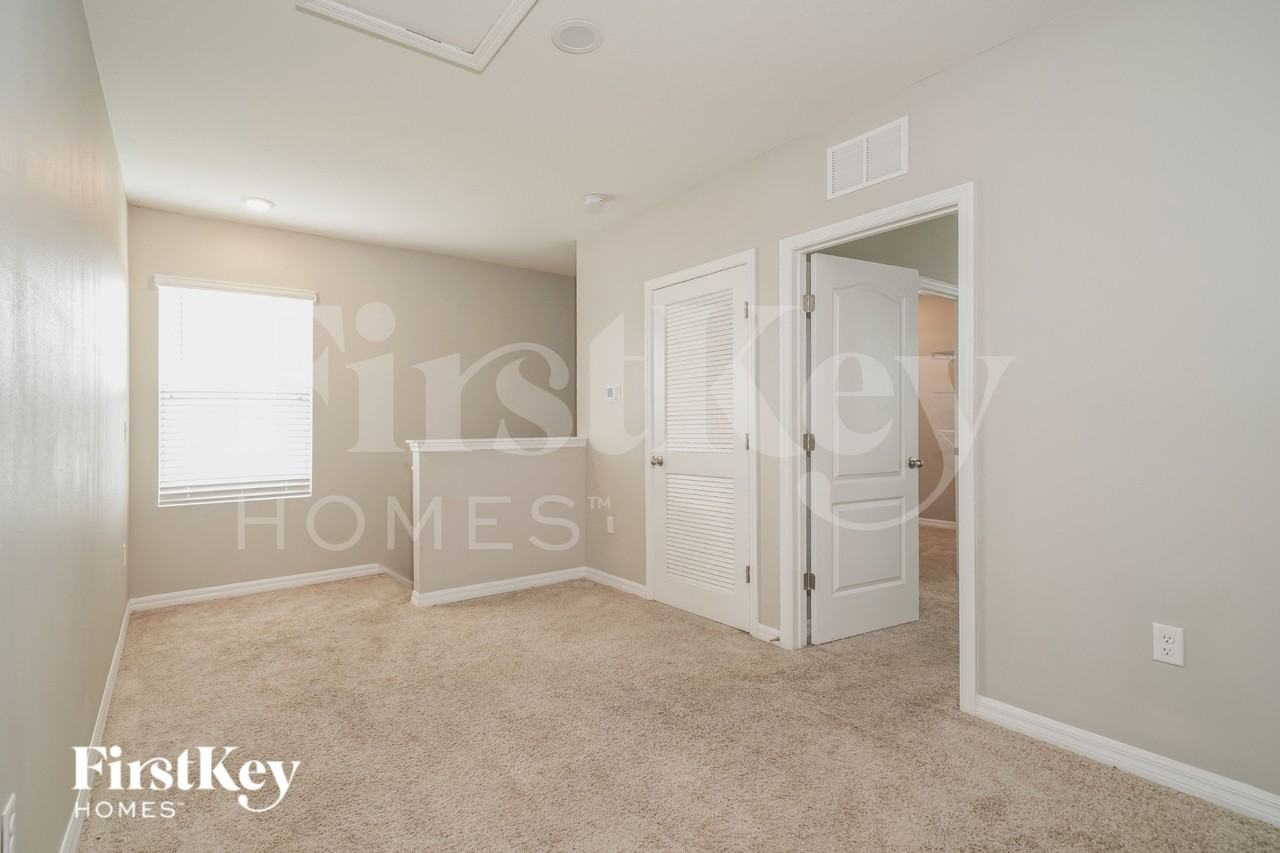 1055 Andean Ln - Photo 7 of 19