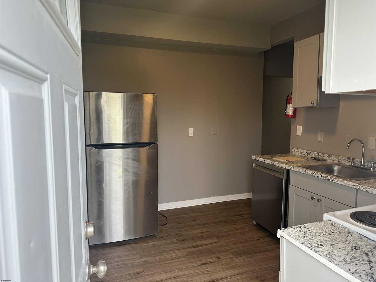 120 N Congress Ave - Photo 3 of 13
