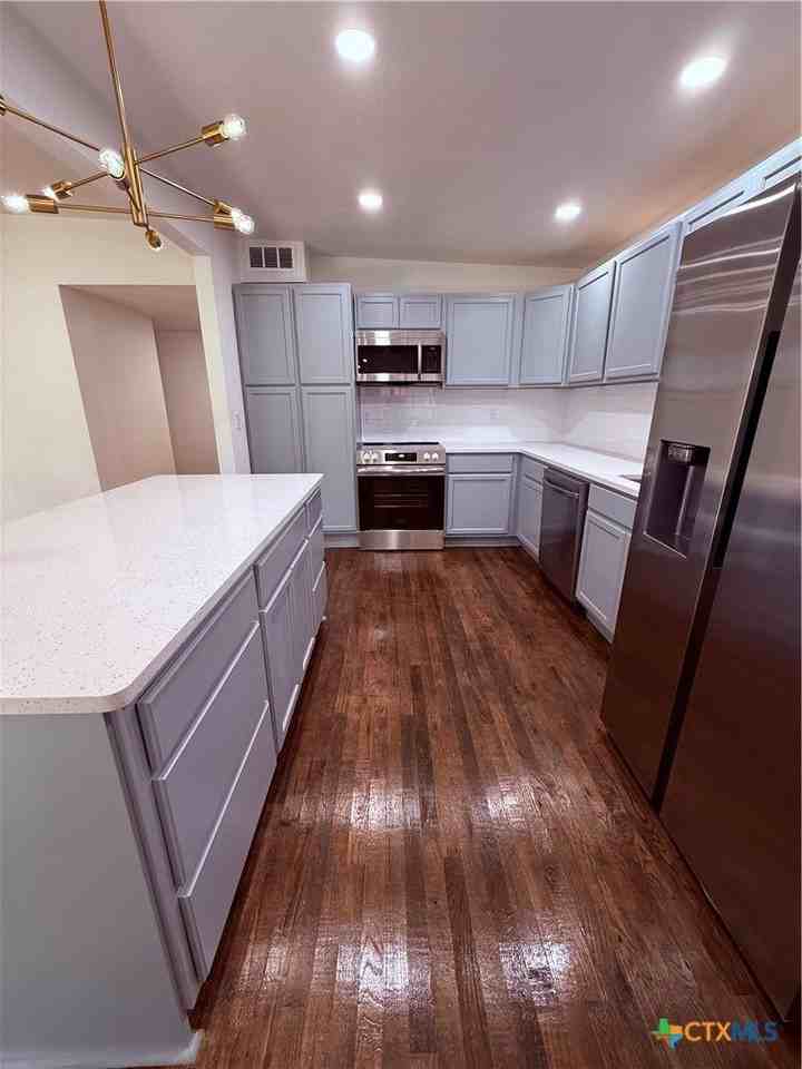 2218 Terrace Dr - Photo 3 of 24