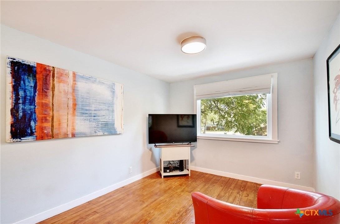 717 1/2 S Laurel Ave - Photo 5 of 13