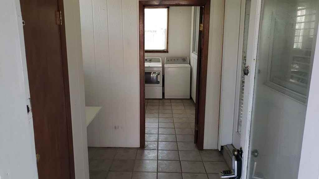 123 E Dolphin St #2 - Photo 2 of 11