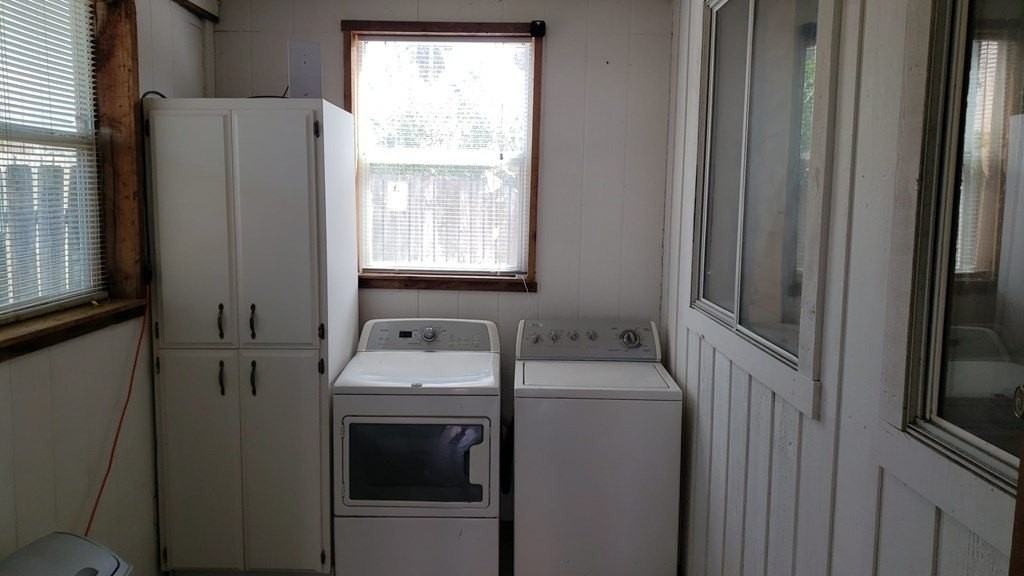 123 E Dolphin St #2 - Photo 3 of 11
