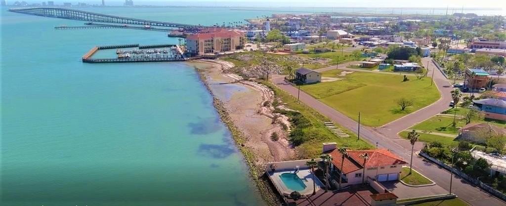 602 N Shore Dr - Photo 3 of 50