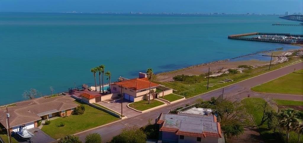602 N Shore Dr - Photo 4 of 50