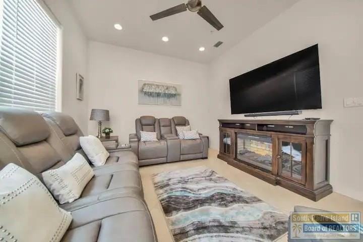 2700 Gulf Blvd #104 - Photo 6 of 10