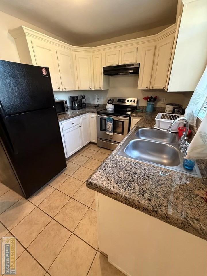 121 E Madison St - Photo 5 of 9