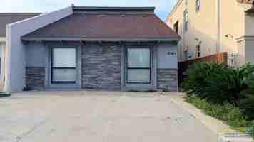 featured image of 106 W Morningside Dr #B