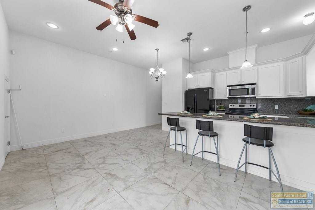110 E Retama St #4 - Photo 4 of 14