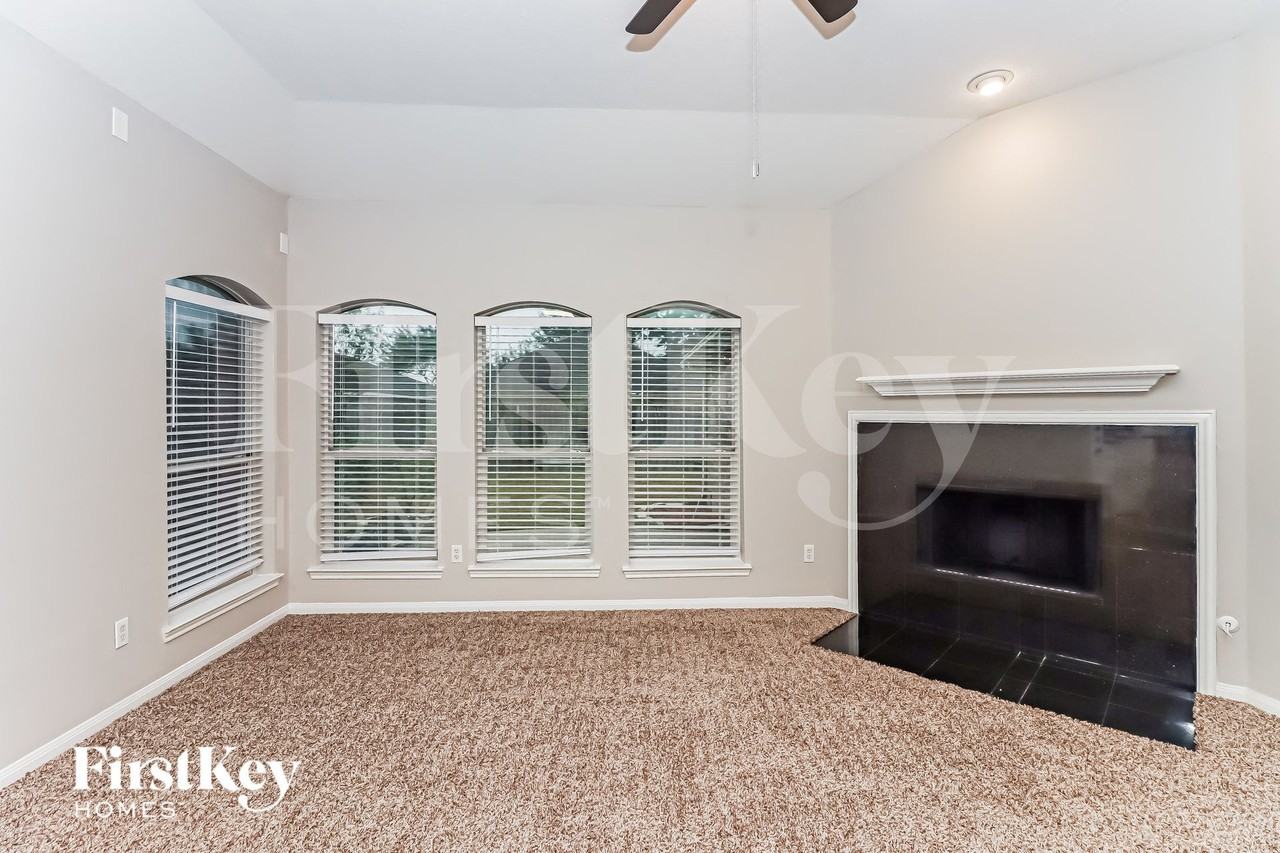 11026 Seminole Spring Ln - Photo 3 of 15