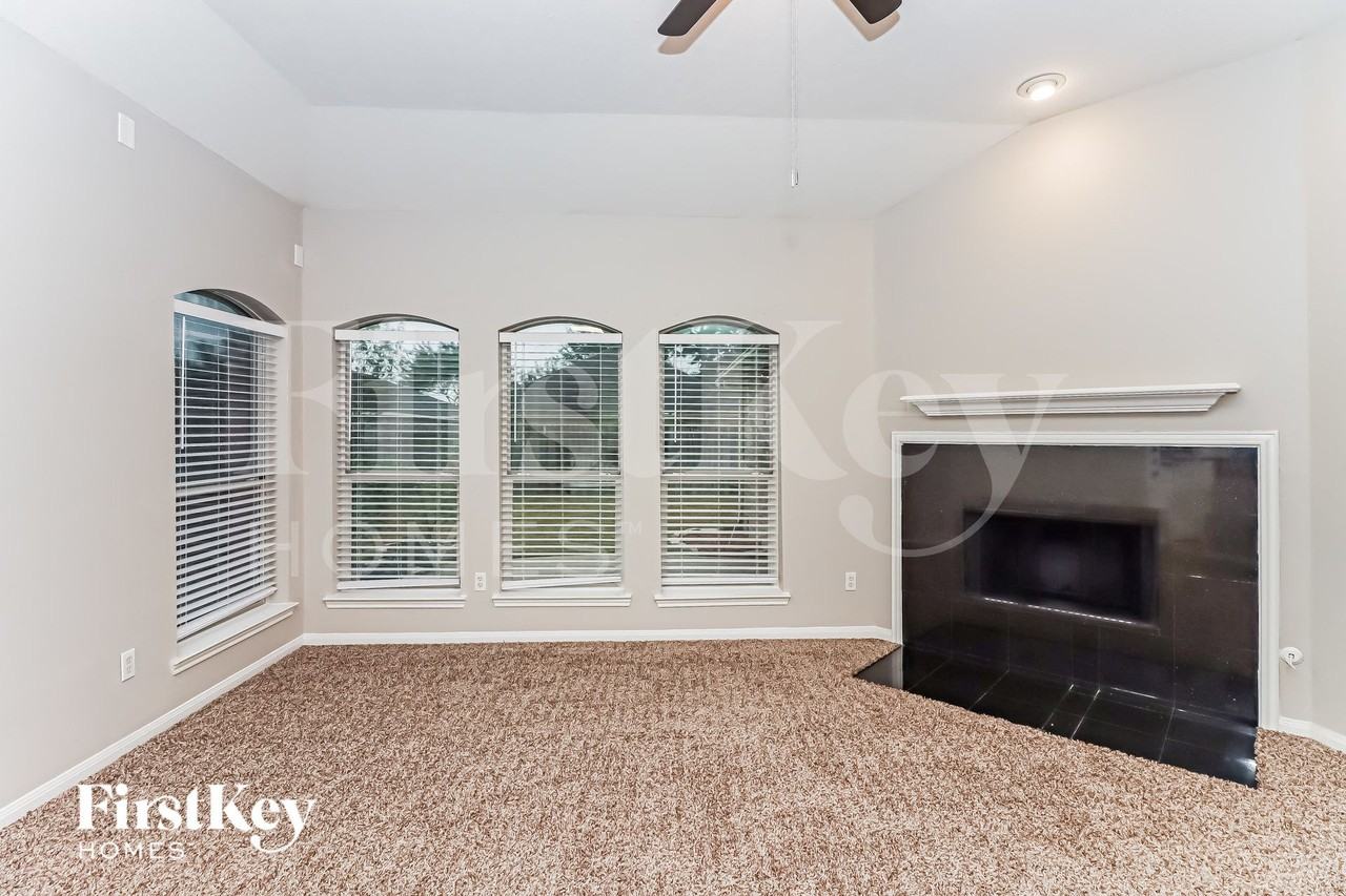 11026 Seminole Spring Ln - Photo 4 of 15