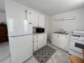 202 N Yturria St #1 - Photo 4 of 5