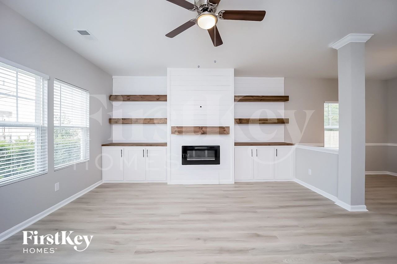105 Breeders Ct - Photo 2 of 15