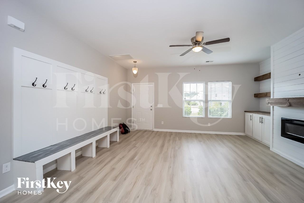 105 Breeders Ct - Photo 3 of 15