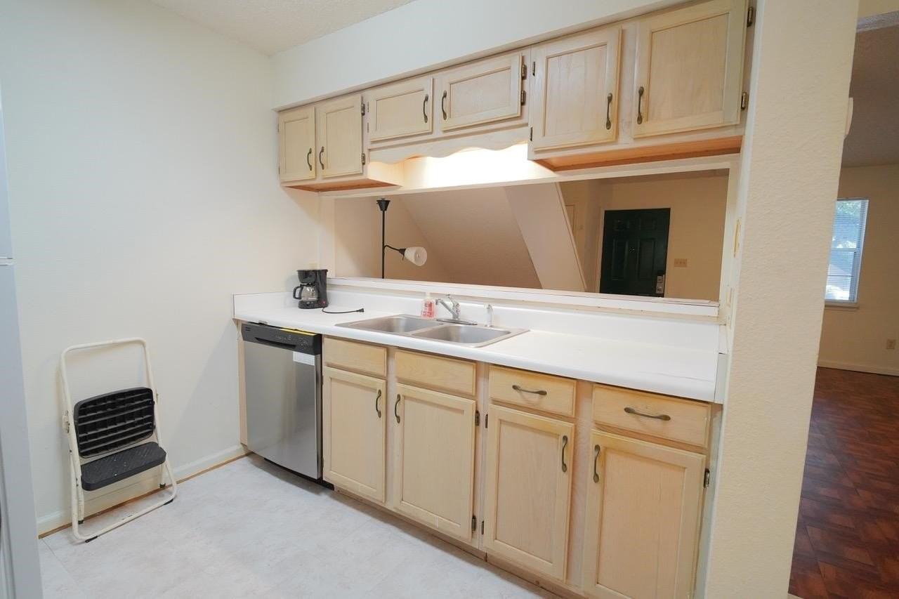 2335 Parrot Ln - Photo 6 of 22