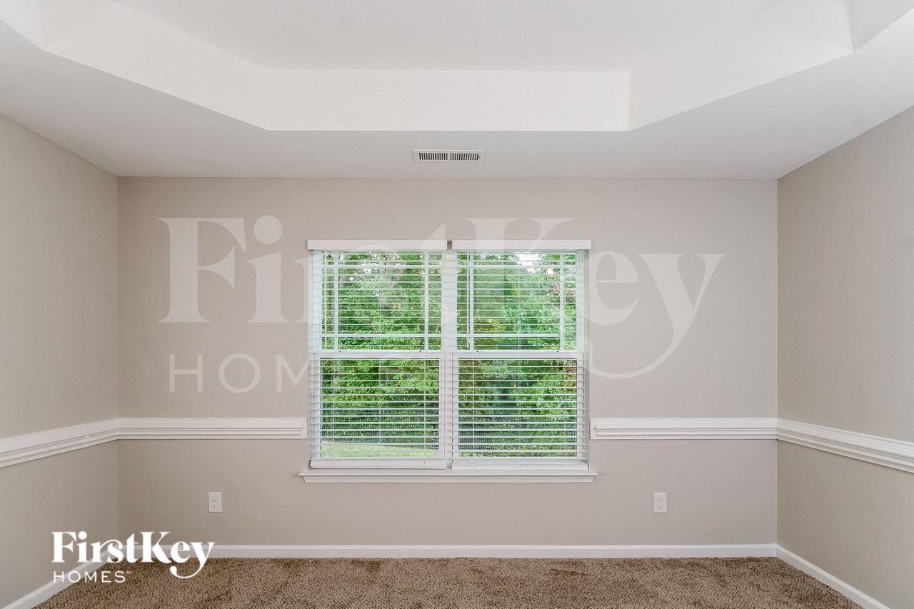 2675 Lamplight Cir - Photo 6 of 15