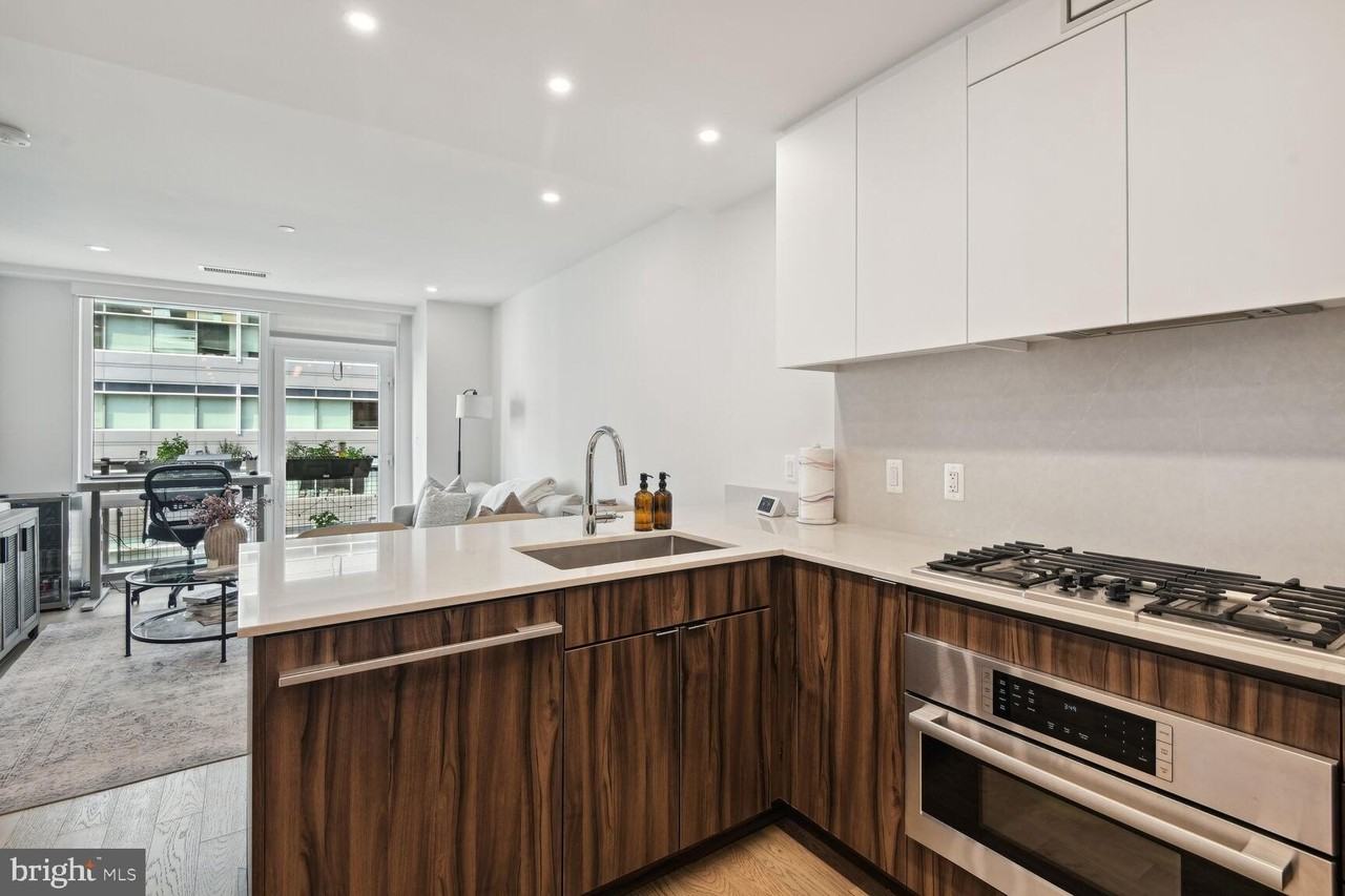 37 L St Se #601 - Photo 4 of 27
