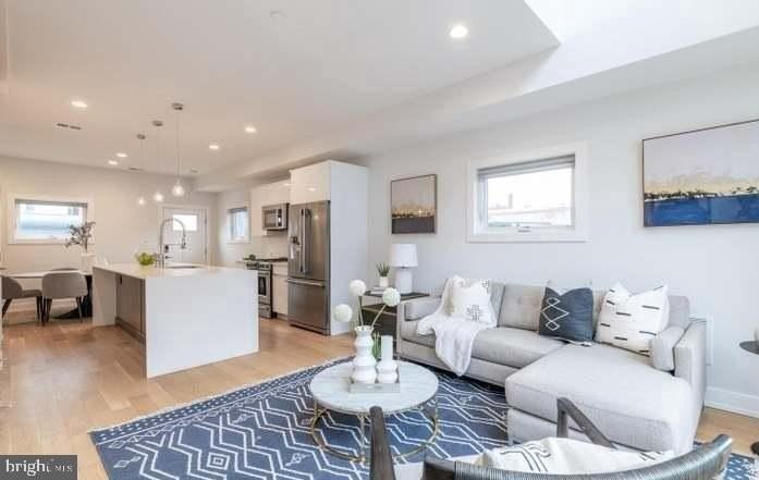 628 I St Ne #3 - Photo 2 of 32