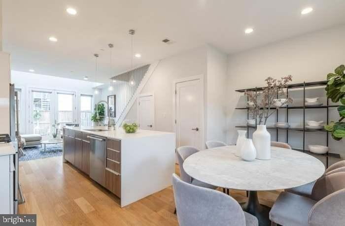 628 I St Ne #3 - Photo 3 of 32