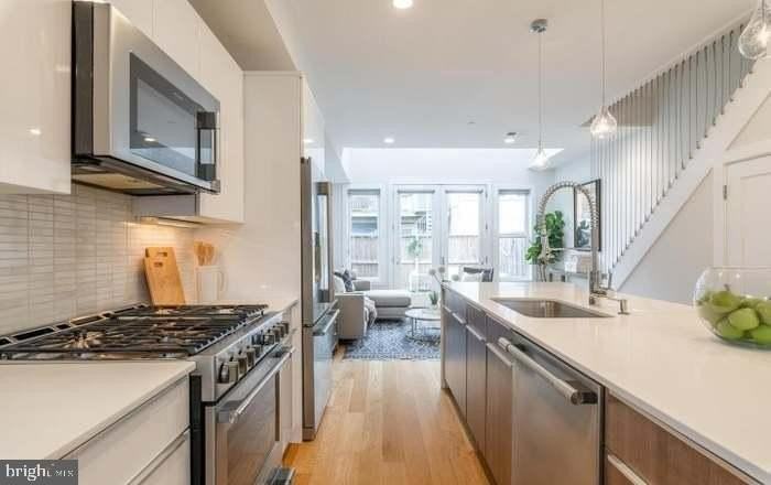 628 I St Ne #3 - Photo 4 of 32