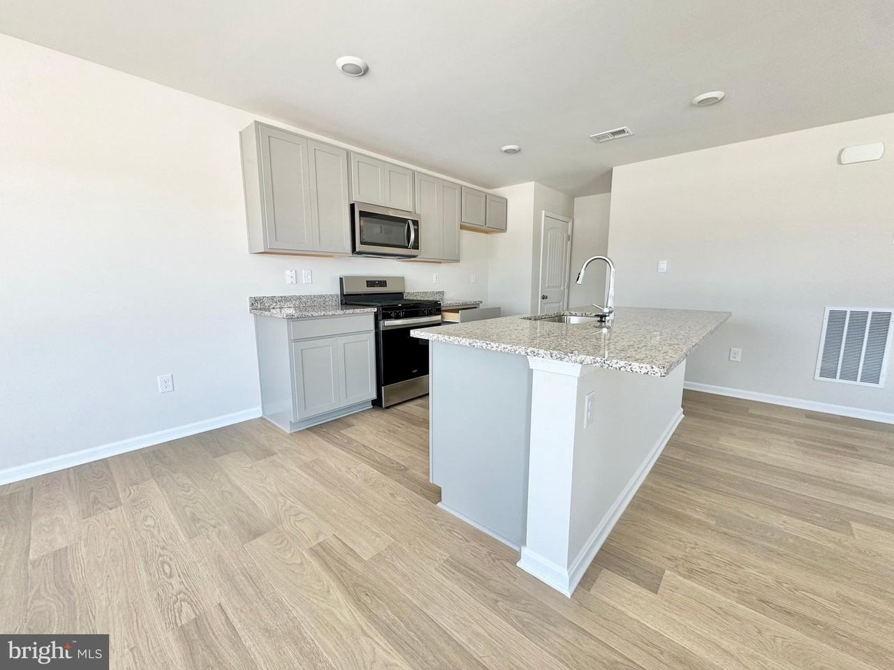180 AVERY Drive - Photo 7 of 23