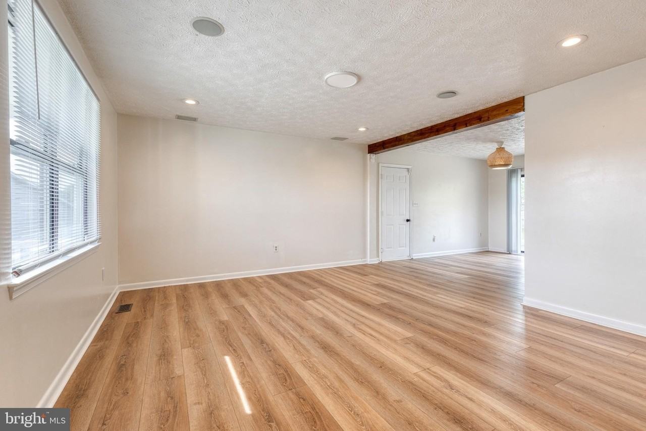 1577 Loring Ct - Photo 4 of 30