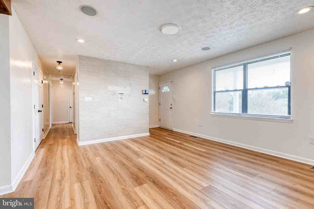 1577 Loring Ct - Photo 6 of 30