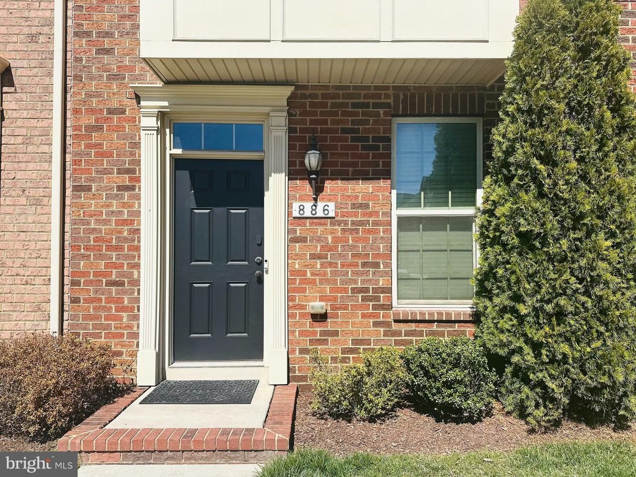 886 S Macon St - Photo 3 of 26