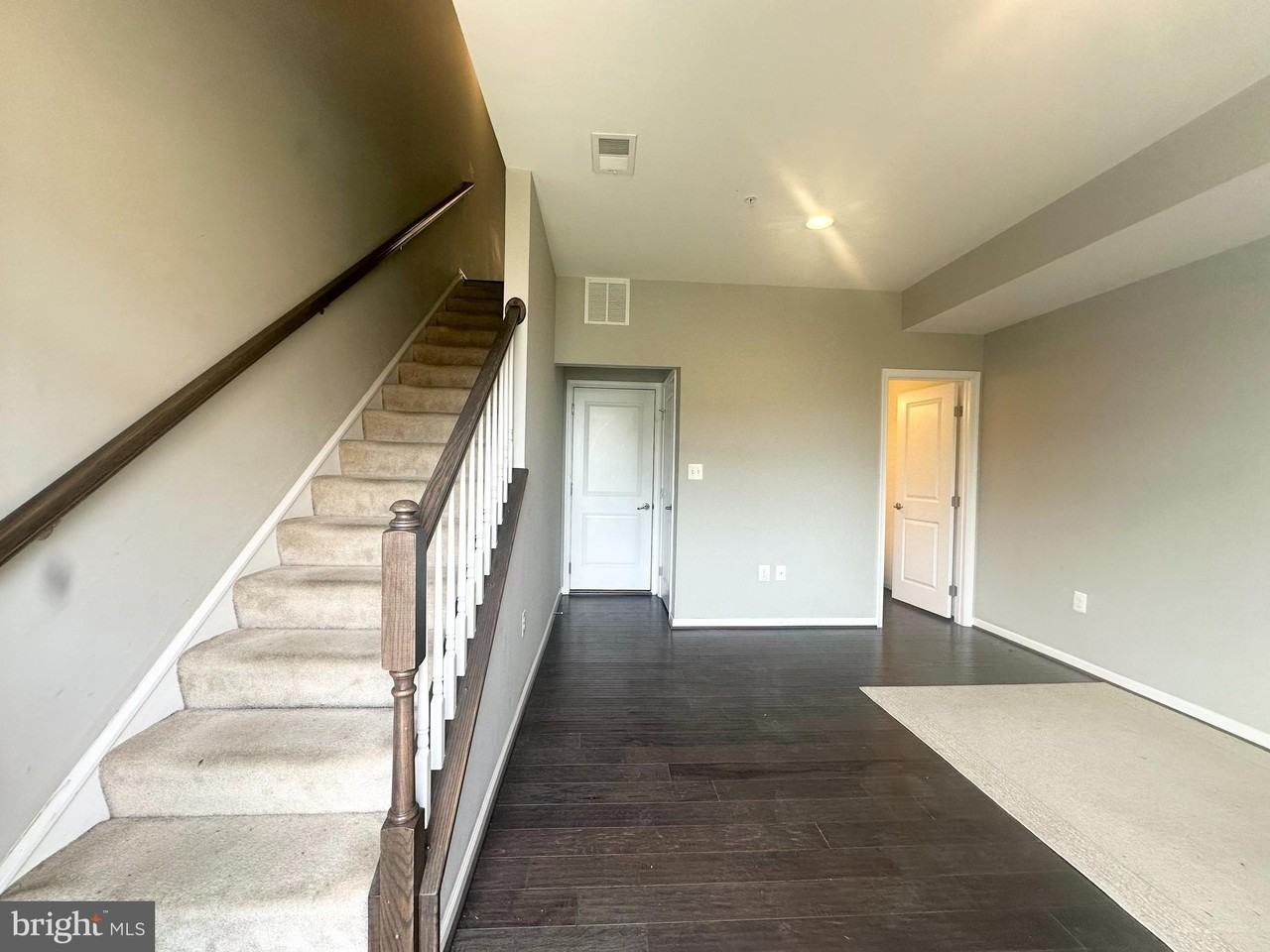 886 S Macon St - Photo 4 of 26