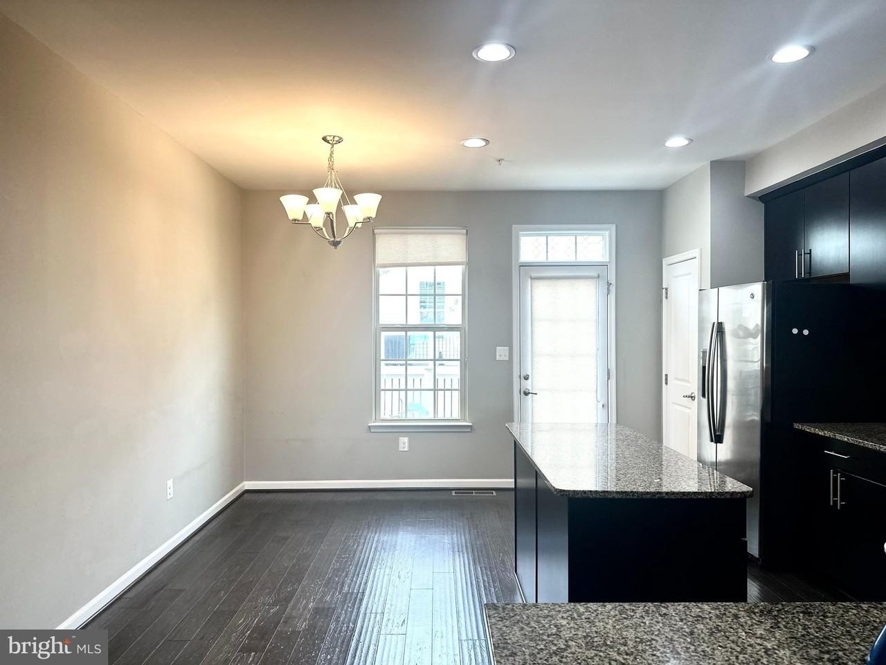 886 S Macon St - Photo 7 of 26