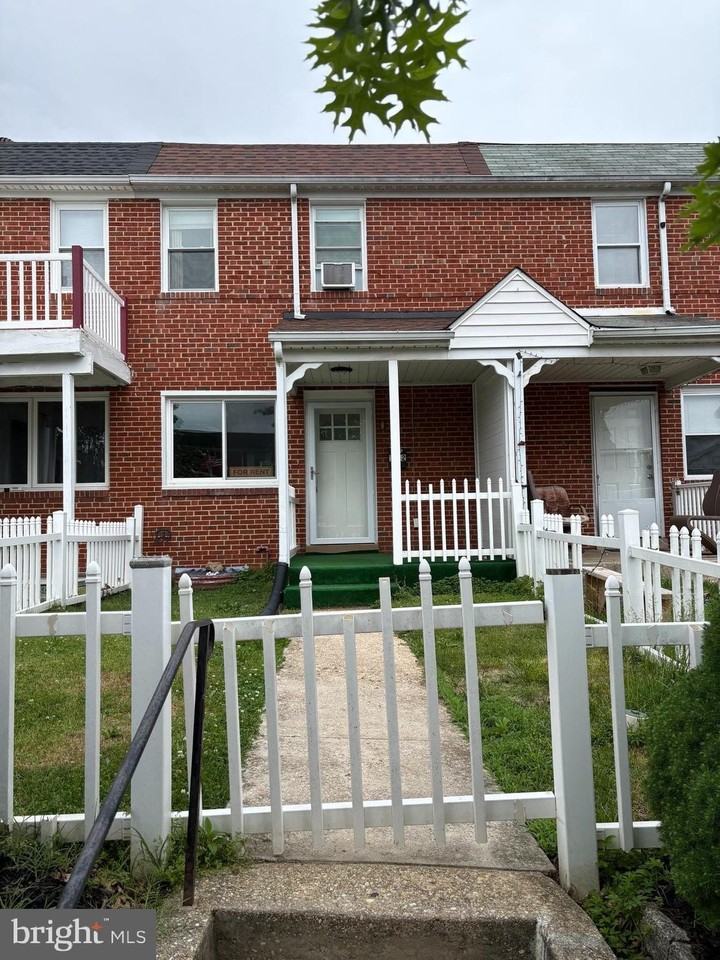 1542 Becklow Ave - Photo 2 of 20