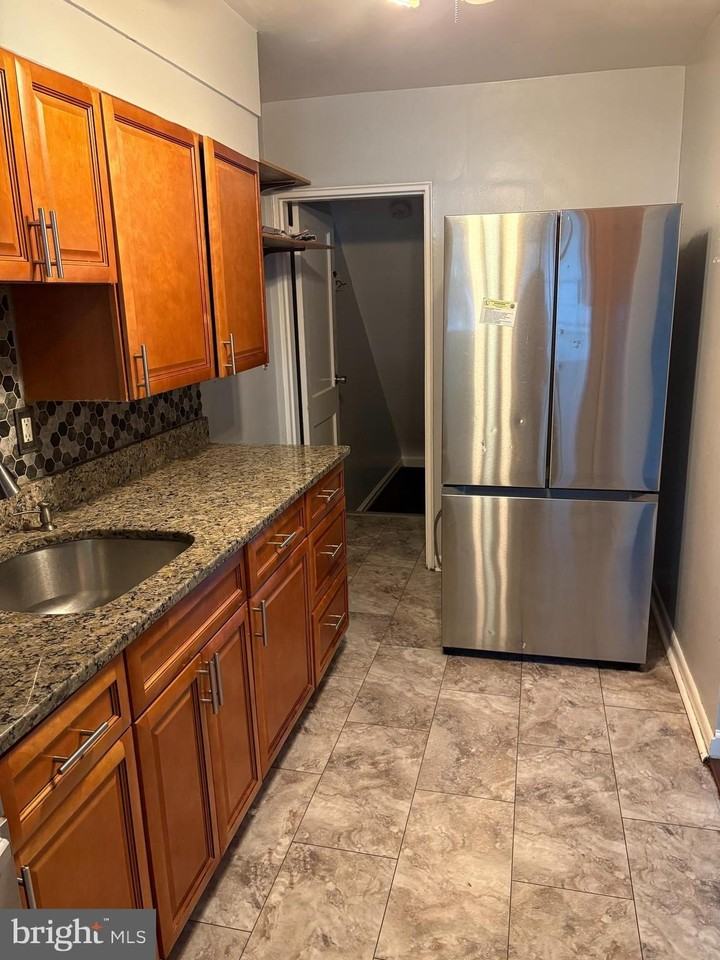 1542 Becklow Ave - Photo 5 of 20