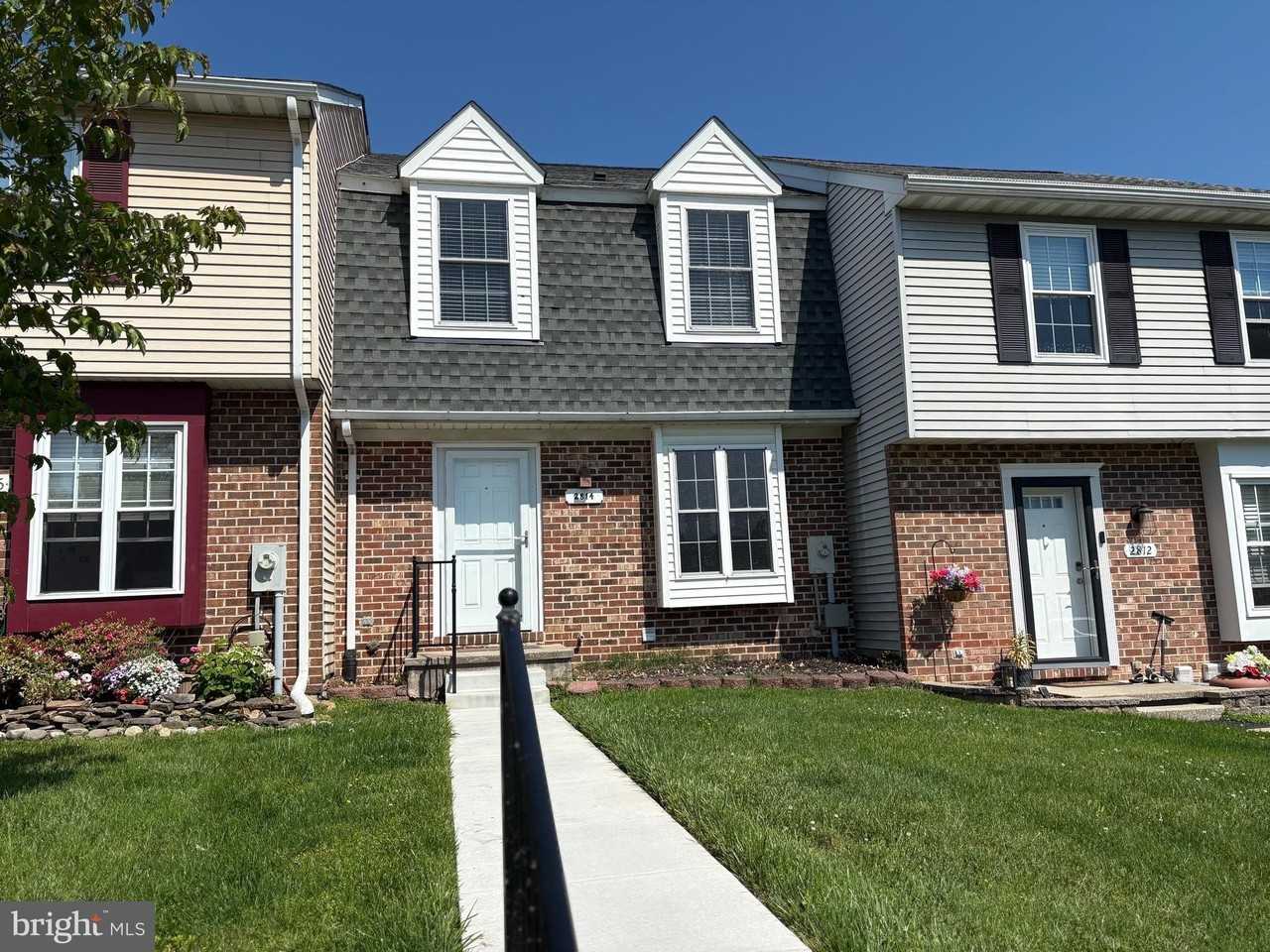 2814 Meredith Ct - Photo 2 of 24