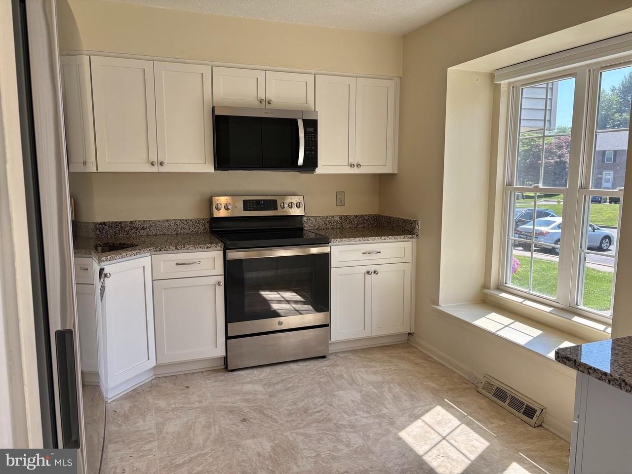 2814 Meredith Ct - Photo 4 of 24