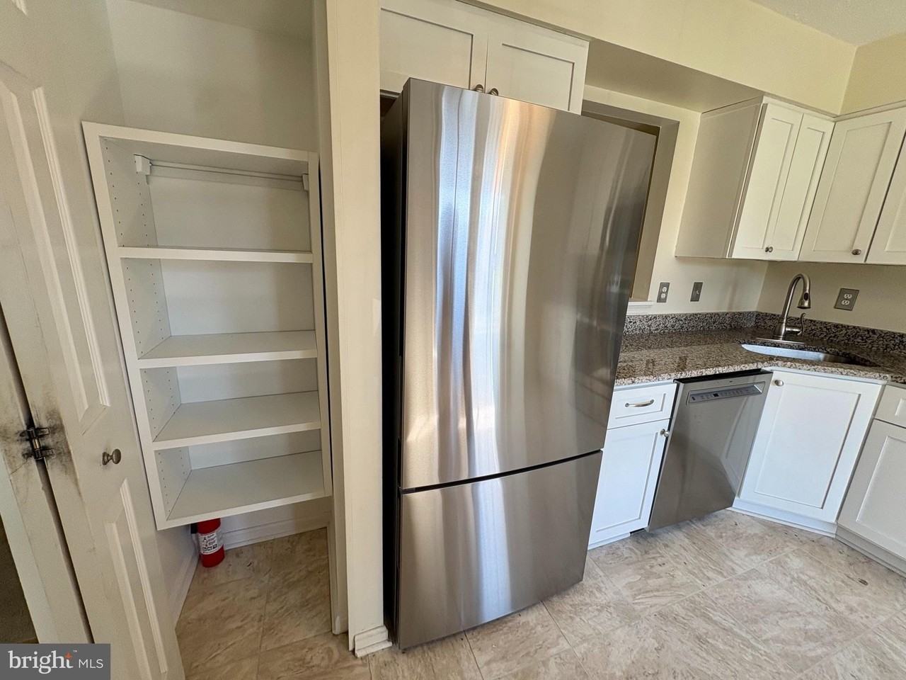 2814 Meredith Ct - Photo 5 of 24