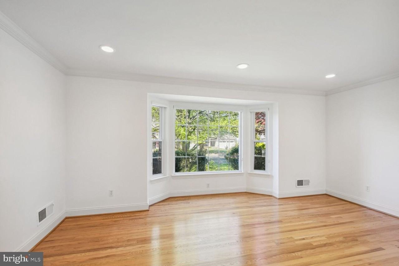 5916 Greentree Rd - Photo 2 of 27