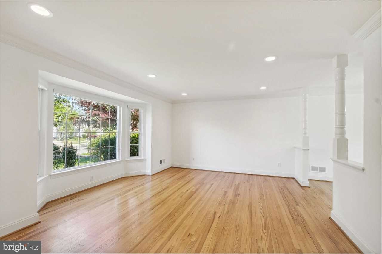 5916 Greentree Rd - Photo 3 of 27