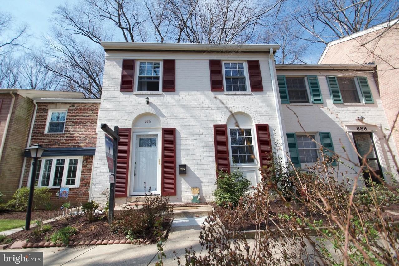 886 Azalea Dr