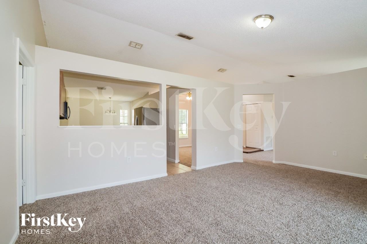 122 Barrington Dr - Photo 2 of 19