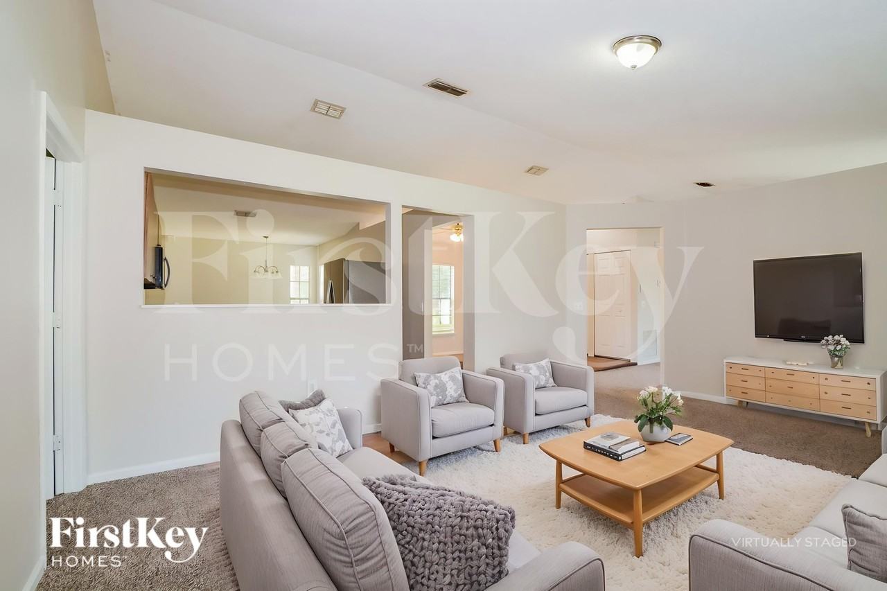 122 Barrington Dr - Photo 3 of 19