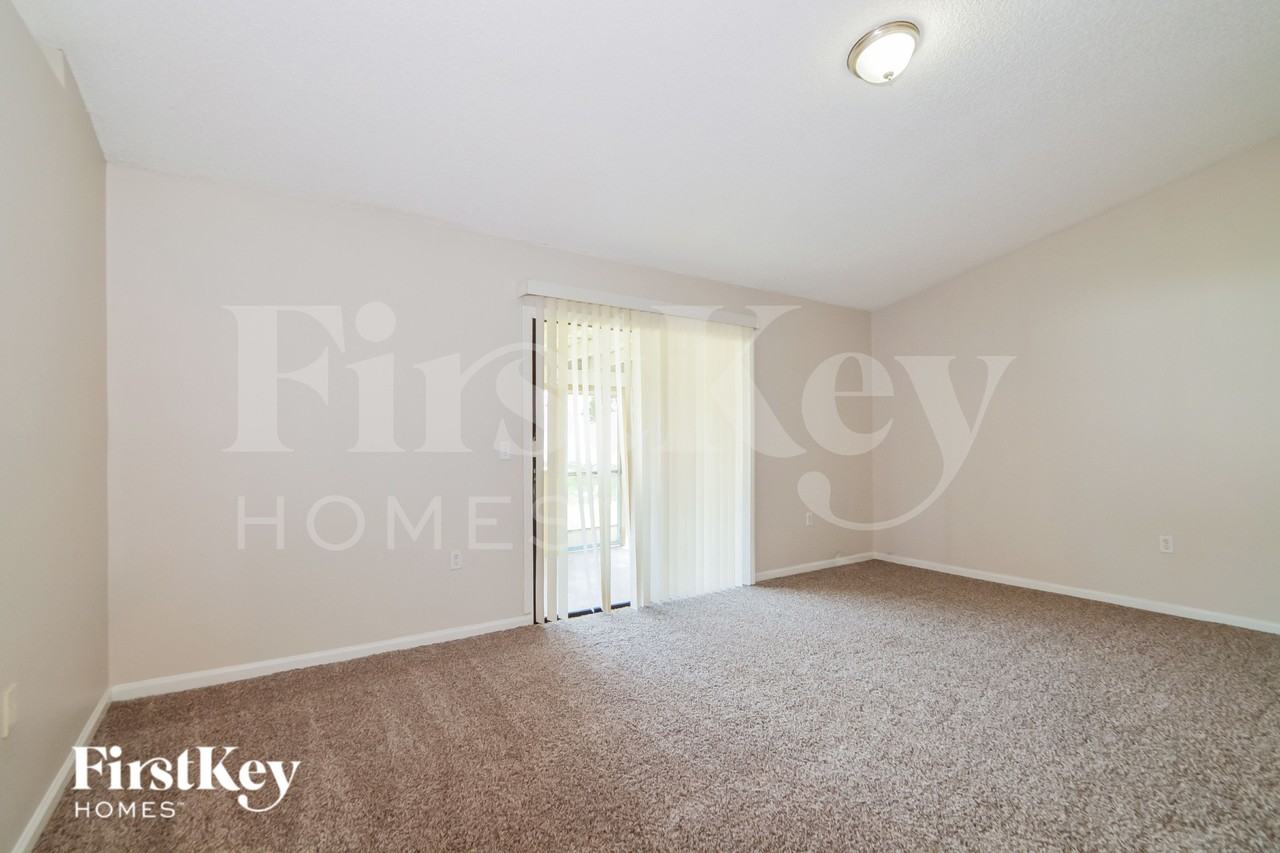 122 Barrington Dr - Photo 4 of 19