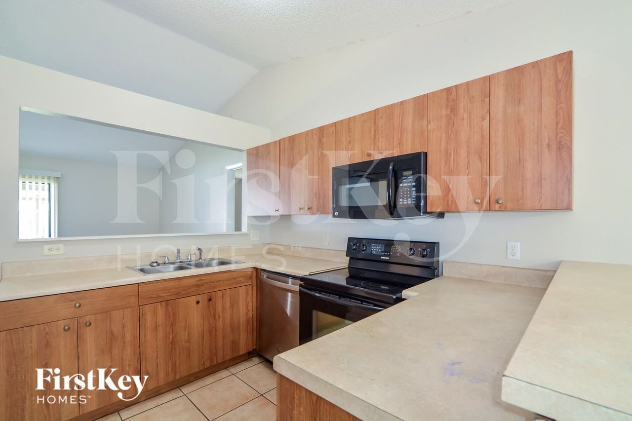 122 Barrington Dr - Photo 6 of 19
