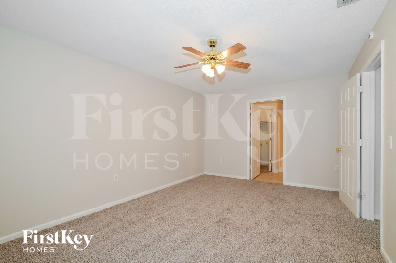 122 Barrington Dr - Photo 7 of 19