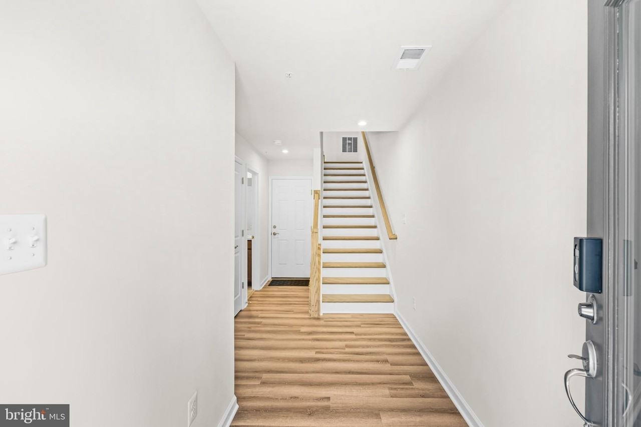 3404 Chester Aly - Photo 4 of 40