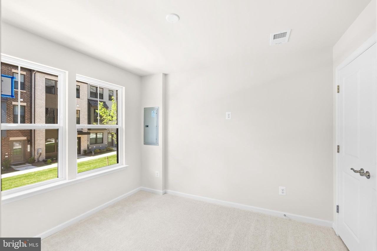 3404 Chester Aly - Photo 5 of 40